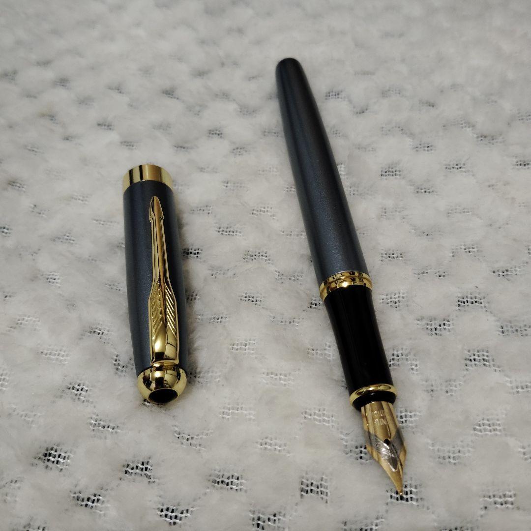 グレーの金属製万年筆8