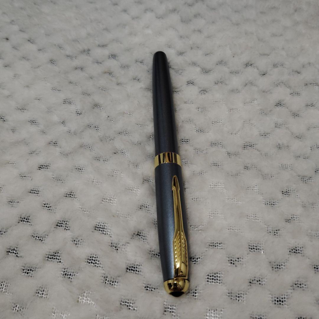 グレーの金属製万年筆8