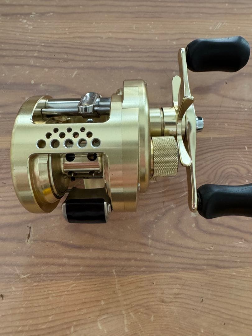 リール CALCUTTA CONQUEST 200