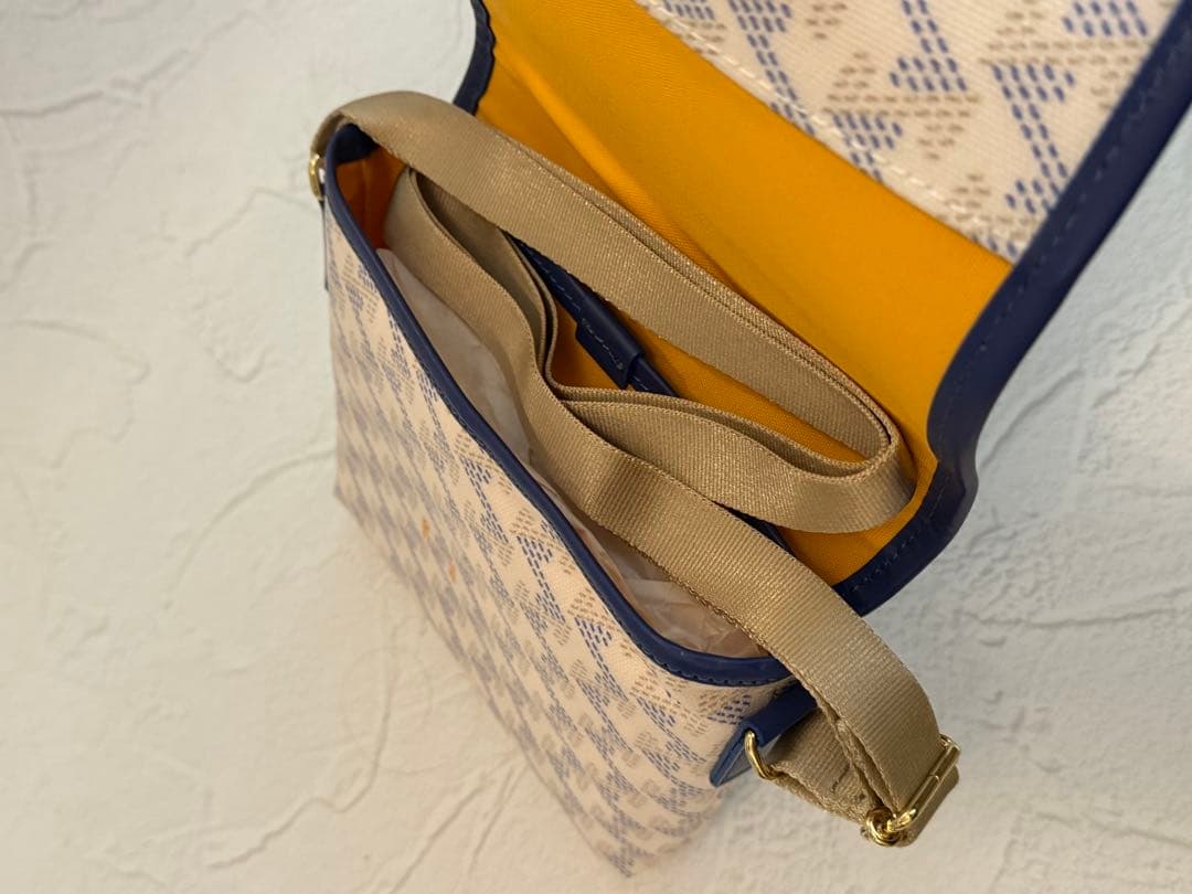 新品タグ付きResurrection レザレクション　ショルダーバック　パロット