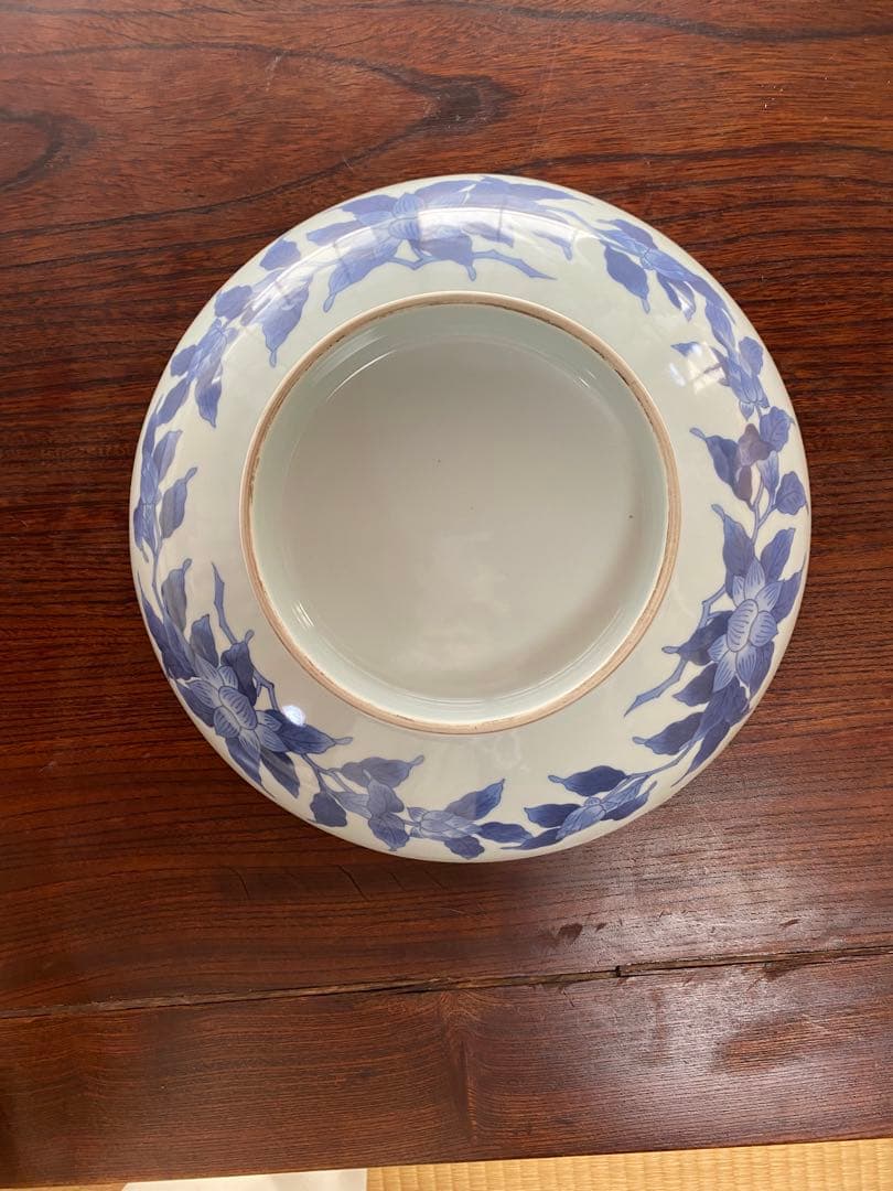 鍋島風　伝統的な模様の大皿　直径約30cm 二重箱