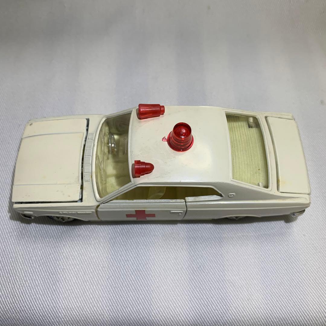 ダイヤペット日産ローレル赤十字車