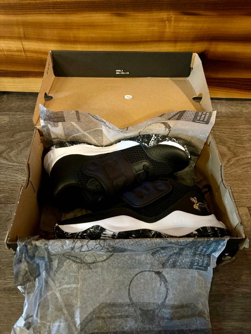 Under Armour アンダーアーマー　トレーニングシューズ 黒