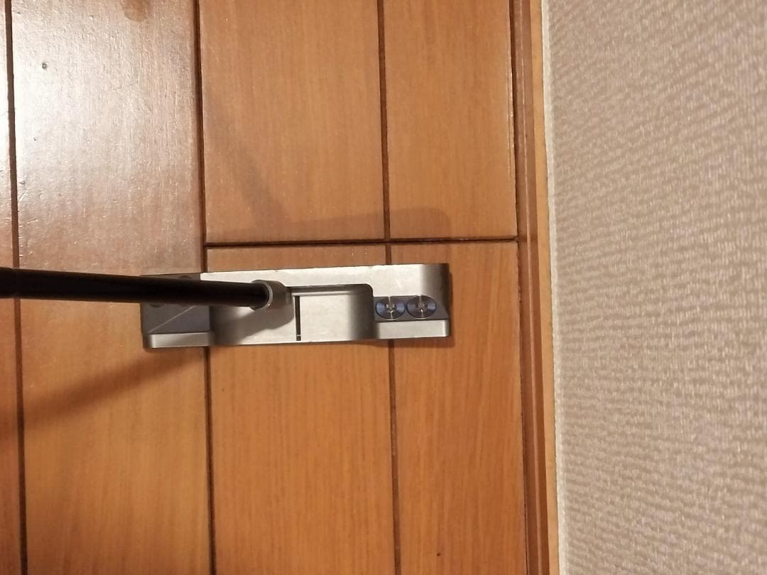 LAB GOLF（ラブゴルフ）のLINK1パター（ヘッドカバー付き）です。（右）