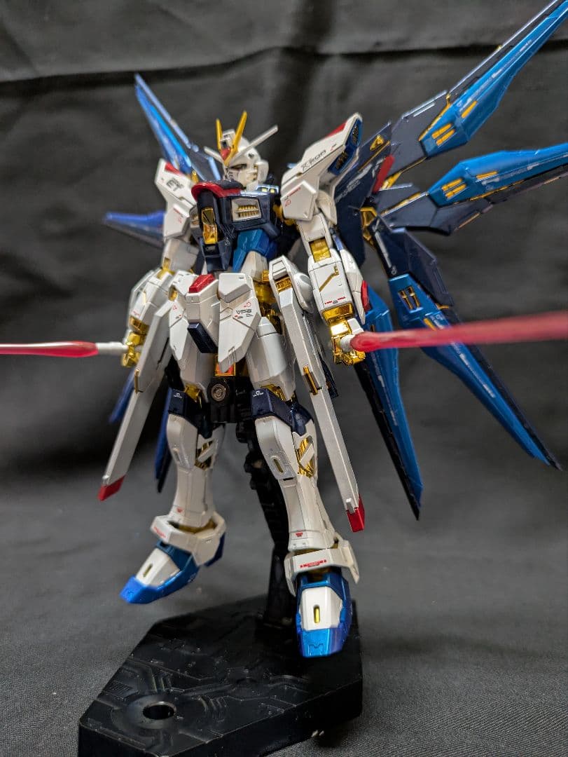 1/144RG 光の翼付きストライクフリーダムガンダム[チタニウムフィニッシュ]