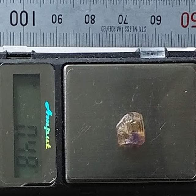 0.48g　バイカラーゾイサイト　ほのかな憧れ　鉱物標本　ゾイサイト