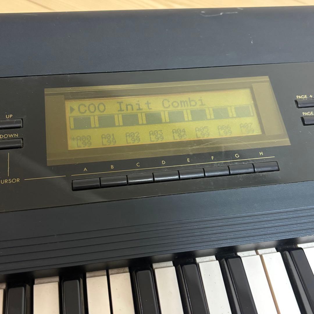 KORG T2 シンセサイザー 61鍵盤　コーグ