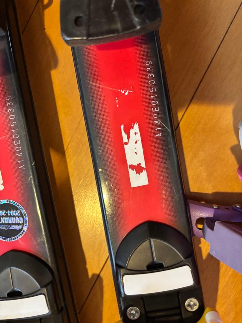 SWALLOWのスキー板、ブーツ、ストックの3点セット。140cm