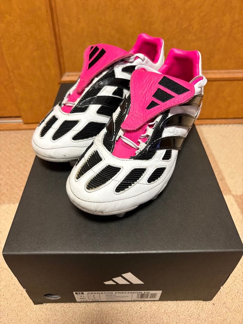 アディダス　プレデタープレシジョン　FG 25cm