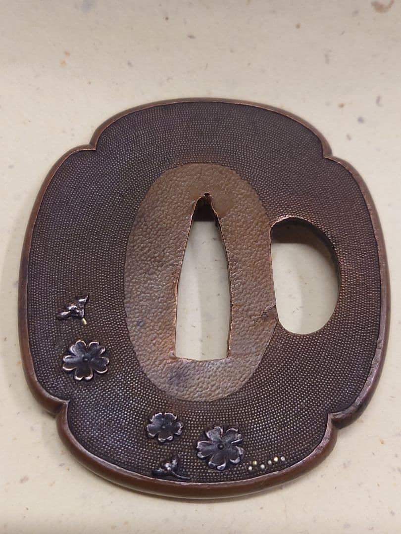 素銅魚子地鍔、植物図