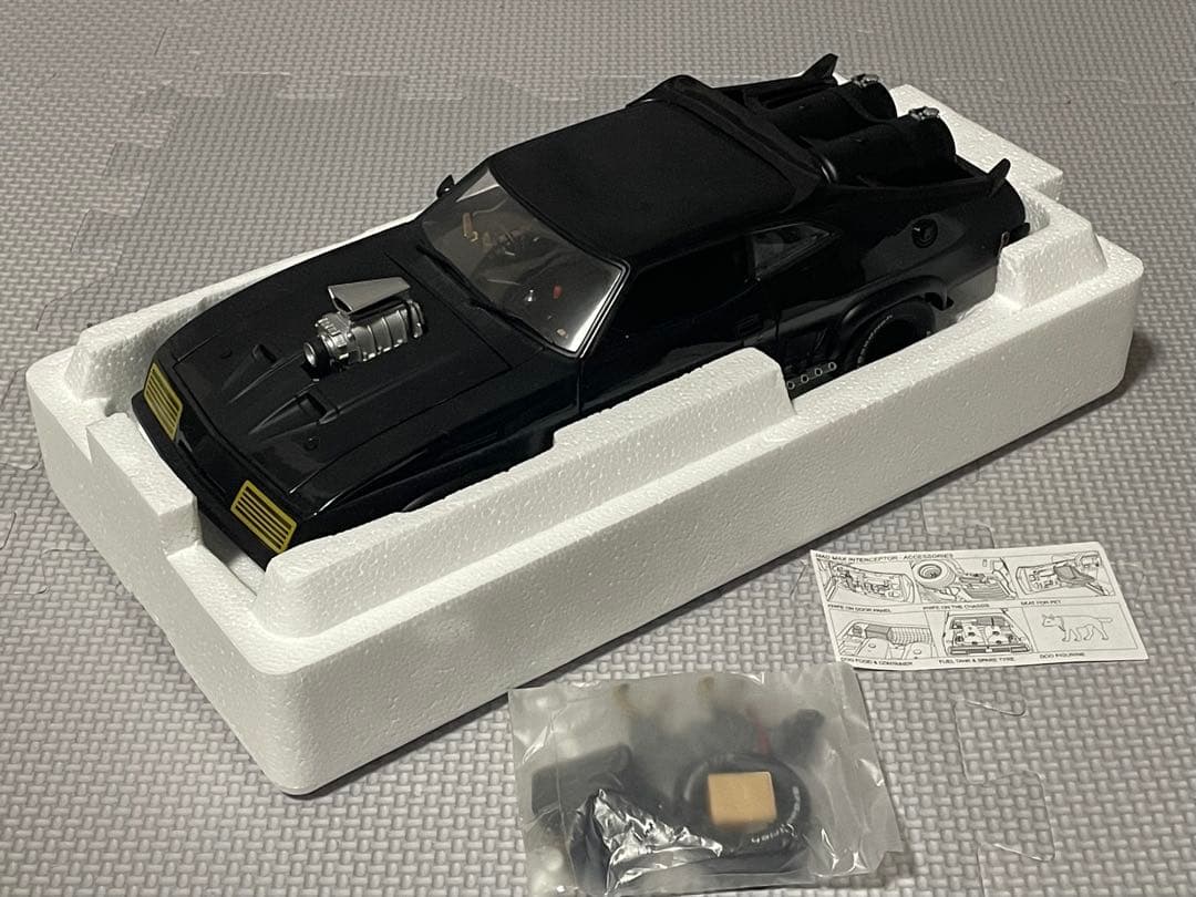 AUTOart　マッド・マックス２　インターセプタ―　1/18