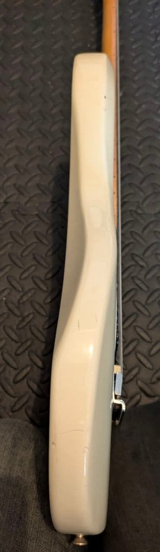 ち*ち様 ミュージックマンタイプ　エレキギター　アルダー製 HSHピックアップ