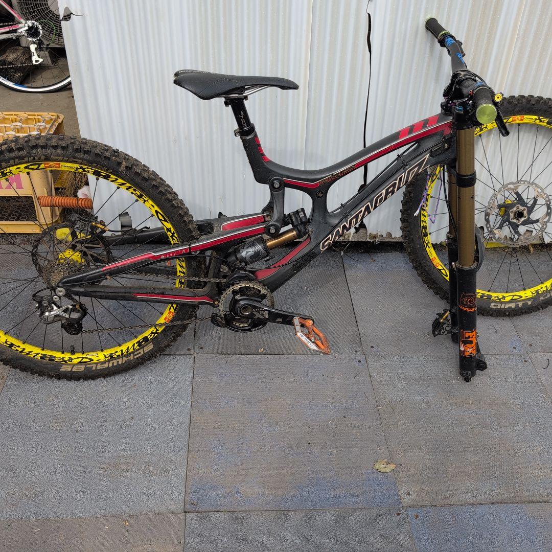 サンタクルーズv10 ハンドルフレームカーボンホイールマグ 購入時85万円