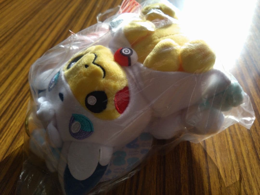 ピカチュウ　ポンチョを着たピカチュウ　アローラロコン　キーホルダー　ポケセン