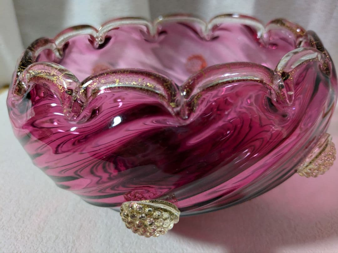 ベネチア　クランベリーのガラスボウル 　波状の縁取り　お値下げ中