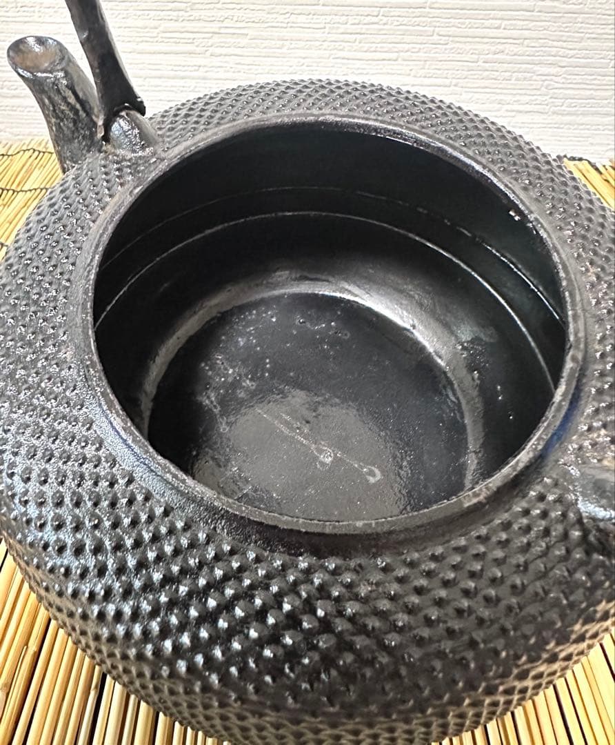 未使用品、供箱、付属品付　南部岩鋳造　１８型万代アラレ　南部鉄瓶　南部鉄器