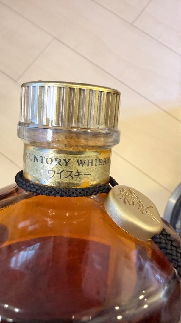 SUNTORY 響　ゴールドキャップ、裏ゴールドラベル