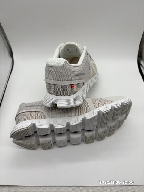 ON ランニングシューズ パール/ホワイト レディース 24cm