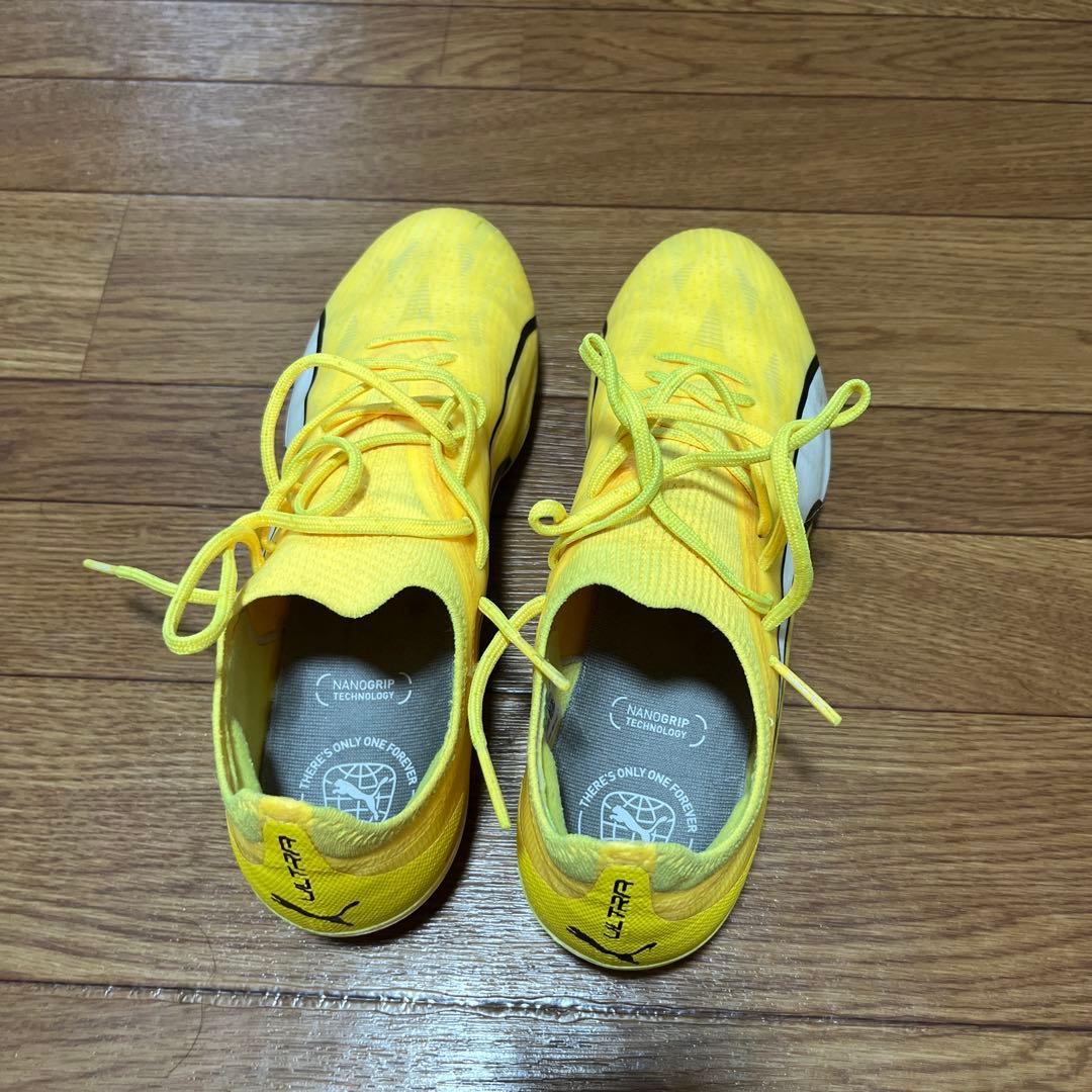 Puma イエロー サッカーシューズ