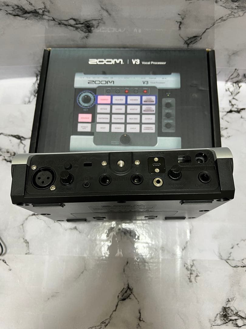 極美品！ZOOM V3ボーカルエフェクトプロセッサー「別売りの電源アダプター付」