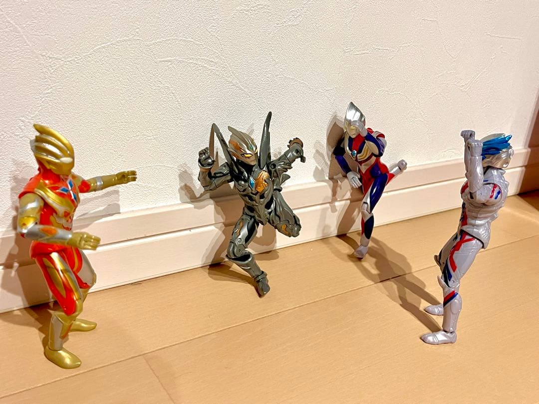仲良しウルトラマン4人組み