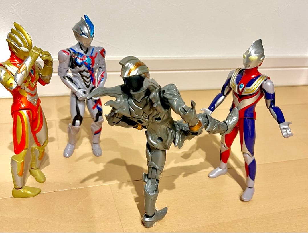 仲良しウルトラマン4人組み