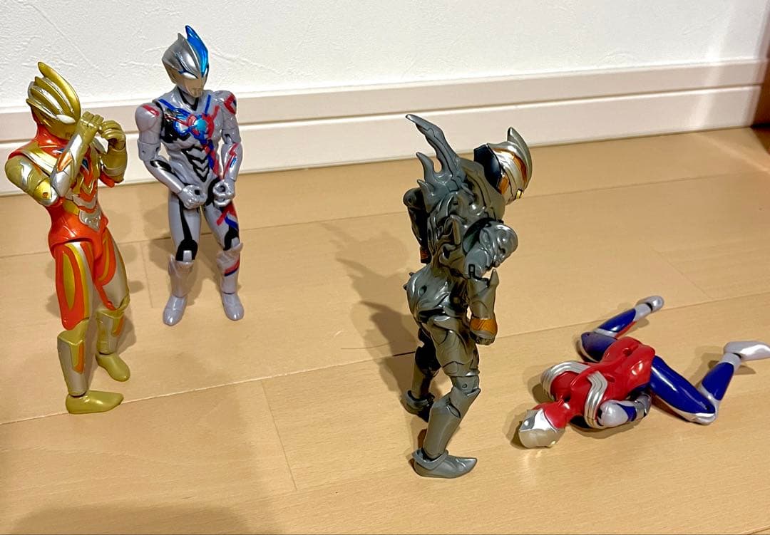 仲良しウルトラマン4人組み