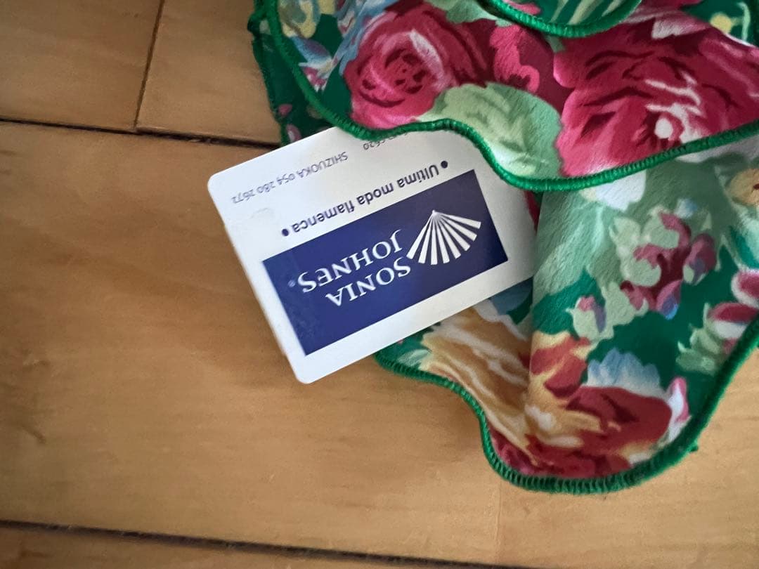 ソニアジョーンズ　花柄フリル付き長袖トップス