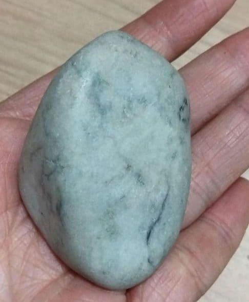 糸魚川翡翠　黒や緑翡翠　ひすい　ヒスイ　76g 糸魚川翡翠　ひすい