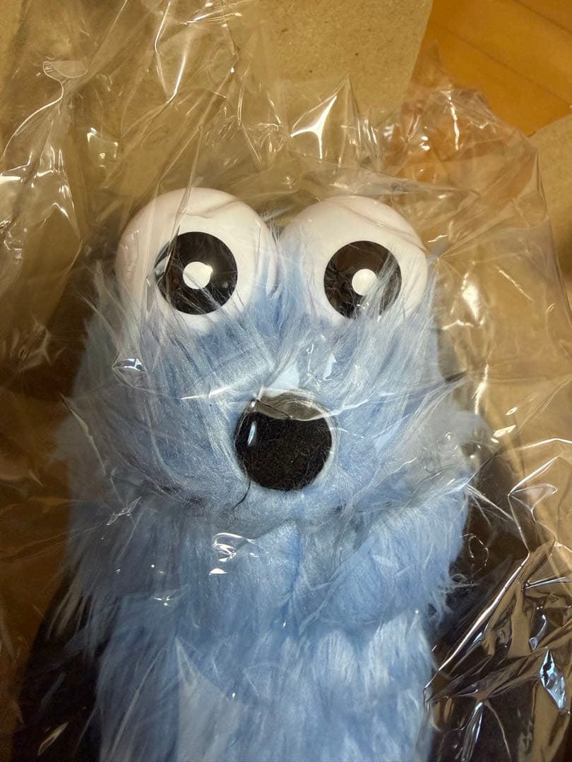 ①パペットスンスン ぬいぐるみ (新品未開封)、②リール付マスコット(新品)