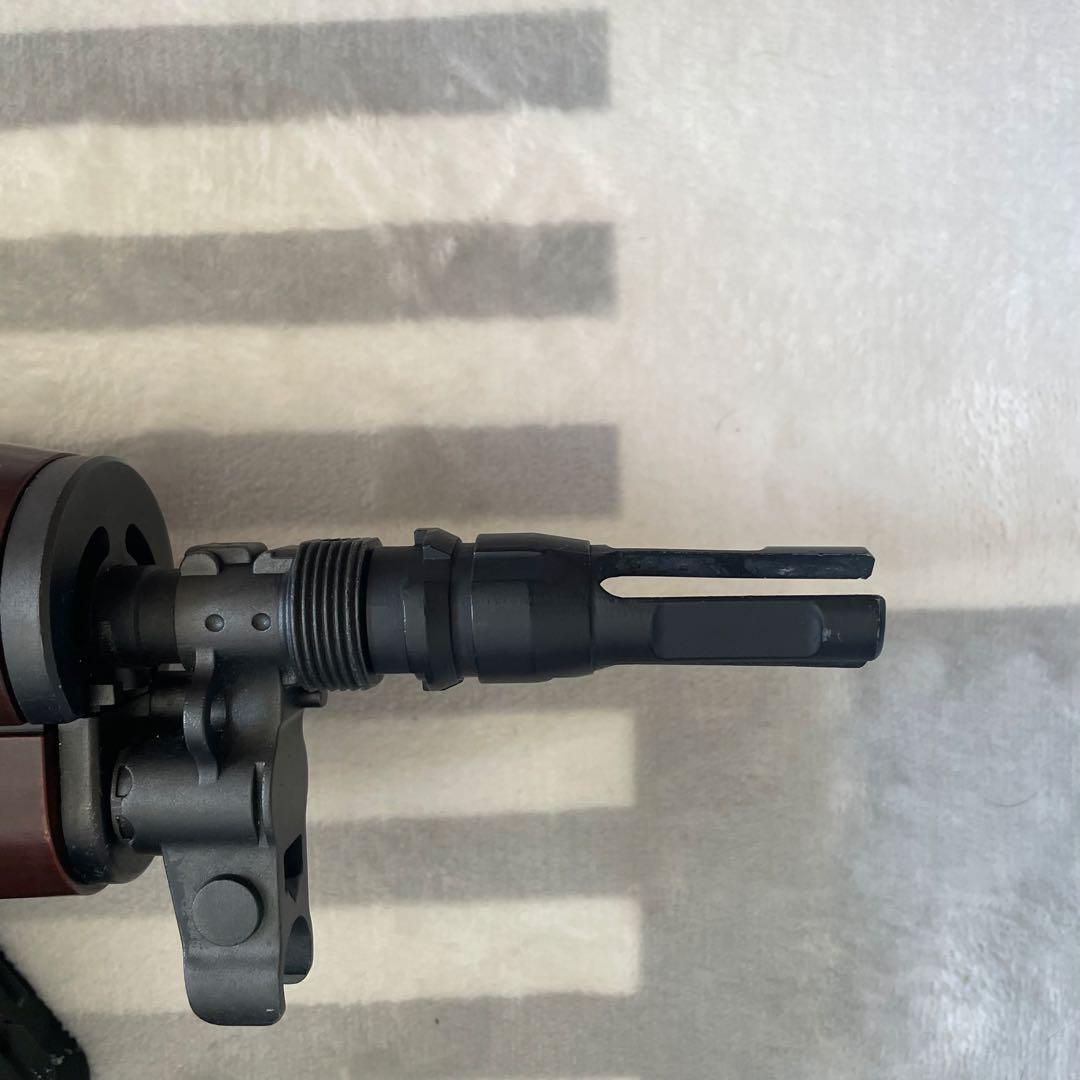 次世代電動ガン ブラック/ブラウン 4本マガジン付き　スコープ付き