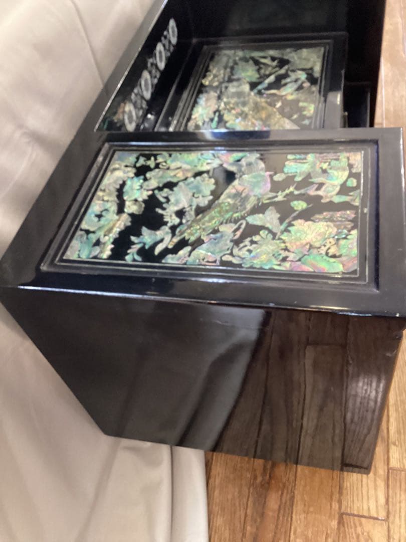 韓国伝統工芸　螺鈿細工漆塗り　青貝象嵌細工の黒木製収納家具　ヴィンテージ　希少品