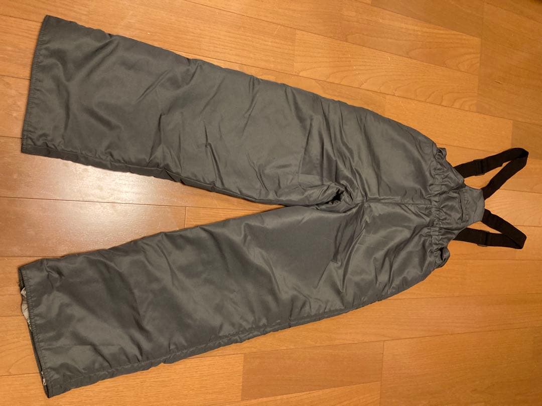 赤いウィンタースポーツジャケット（子ども用）