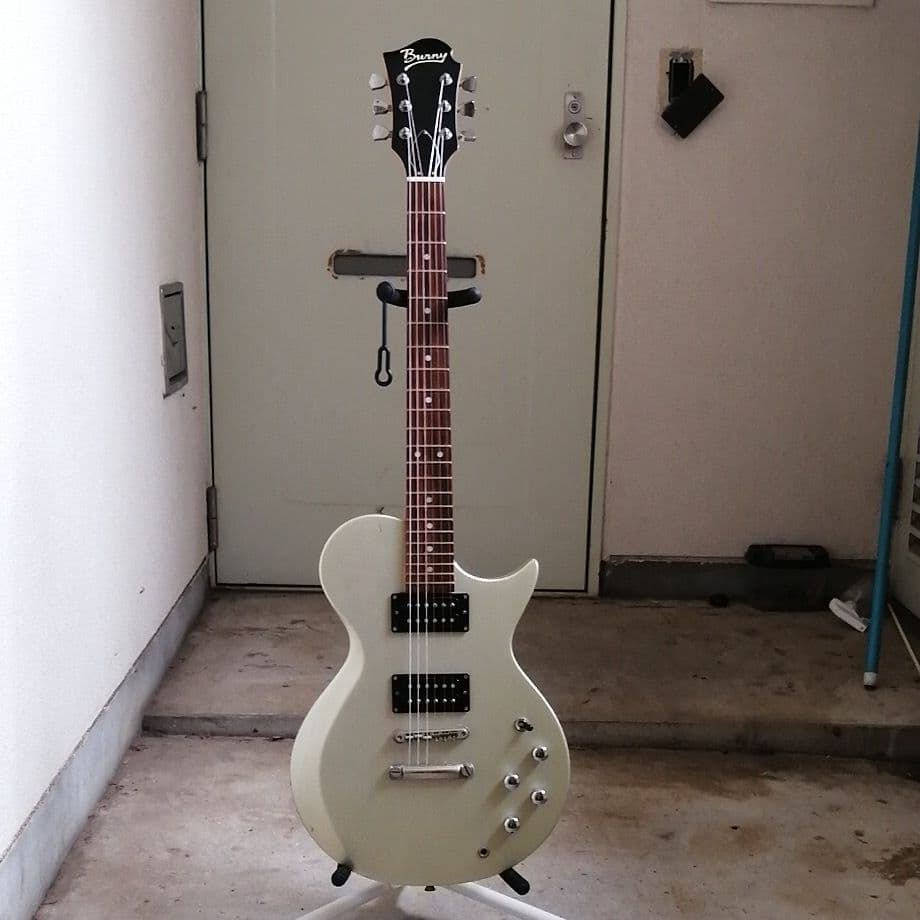 aria pro2のBurnyダブルカッタウェイ調整済み激鳴り