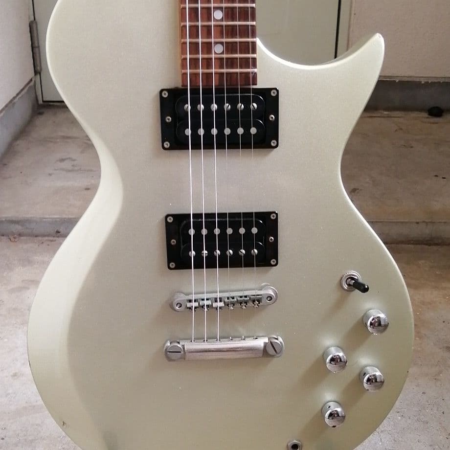 aria pro2のBurnyダブルカッタウェイ調整済み激鳴り