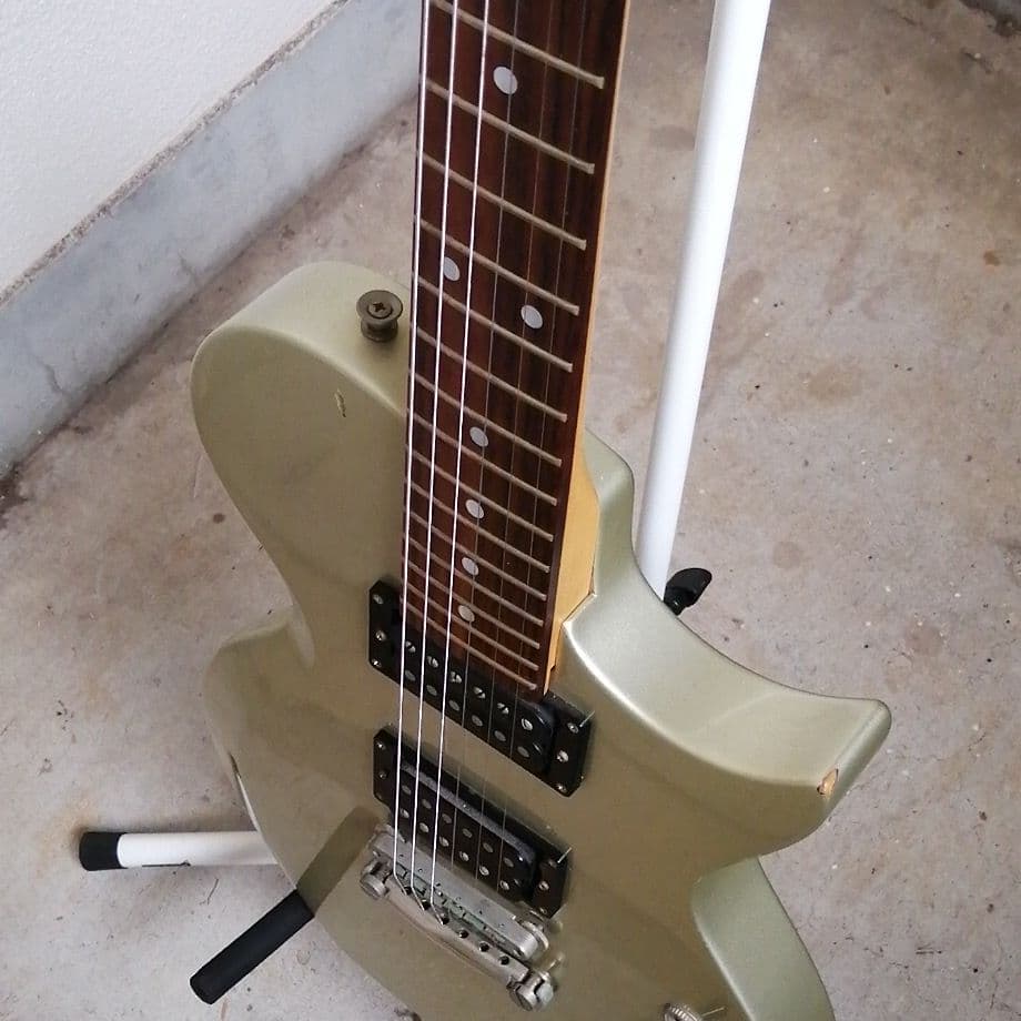 aria pro2のBurnyダブルカッタウェイ調整済み激鳴り