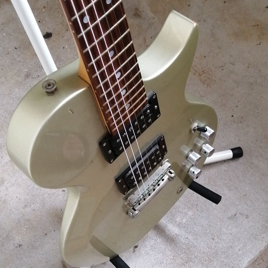 aria pro2のBurnyダブルカッタウェイ調整済み激鳴り