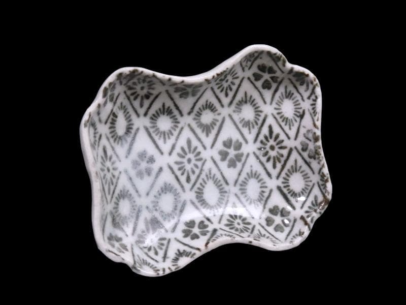 古伊万里　型刷印判　桜に菊花紋　変形皿　D288AS-CWf