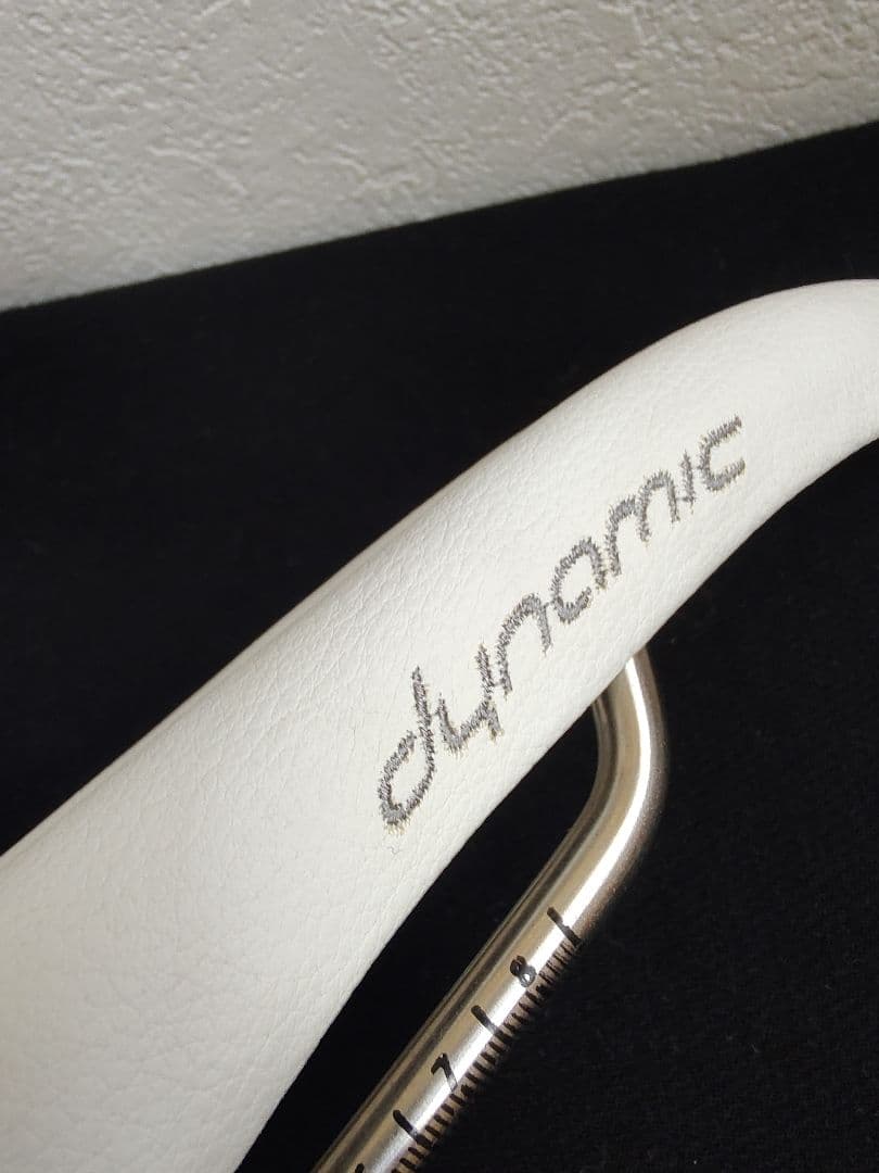 極美品　SMP dynamic ホワイト サドル　ダイナミック