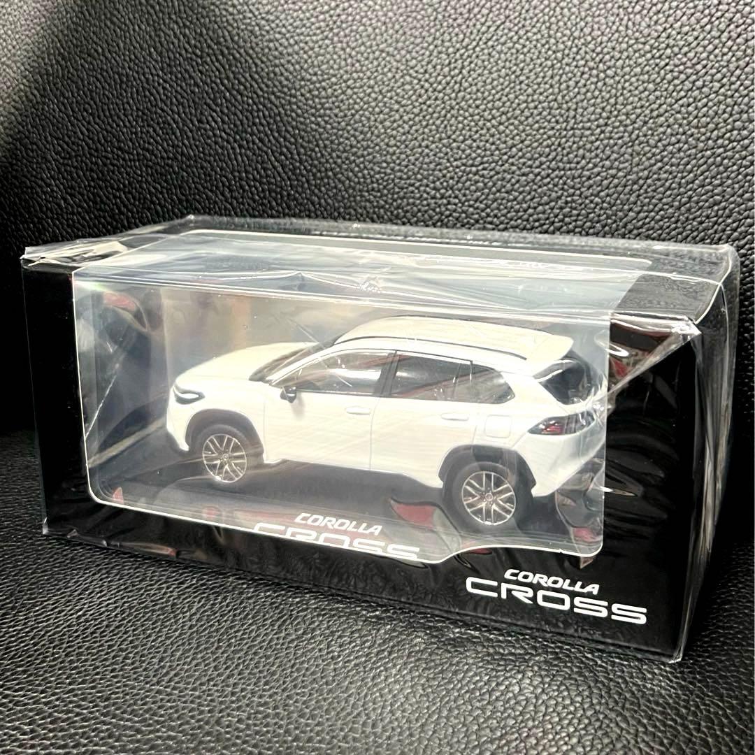 断*ん様 【未開封】カローラクロス 後期 ホワイト ミニカー カラーサンプル 1