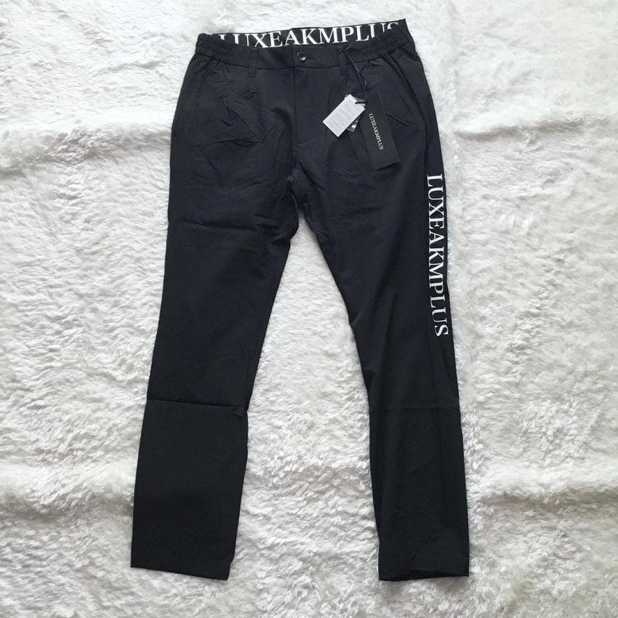 新品 LUXE AKM PLUS サイドロゴ スーパーストレッチパンツ