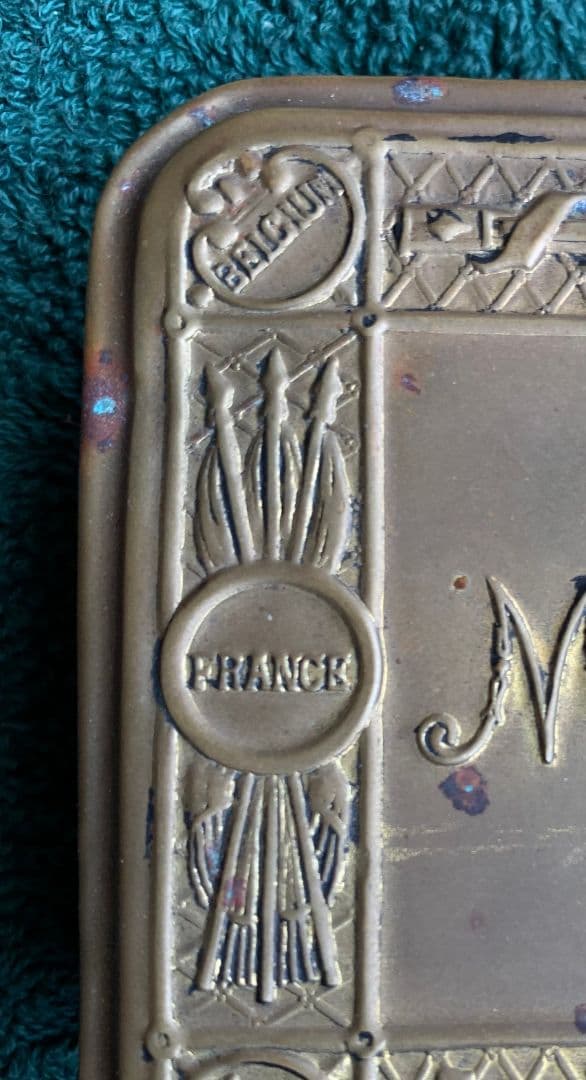 111年前！クリスマスギフト缶1914年メアリー王女が戦場の兵士に贈った真鍮の缶