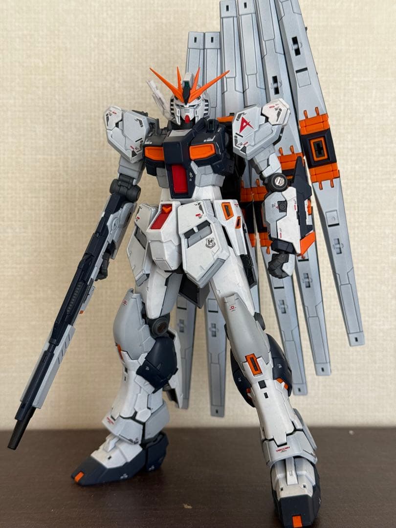 RG νガンダム　全塗装完成品　黒立ち上げ