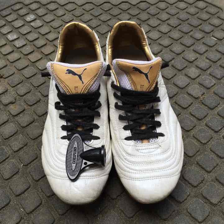 サッカースパイク 28.5センチ