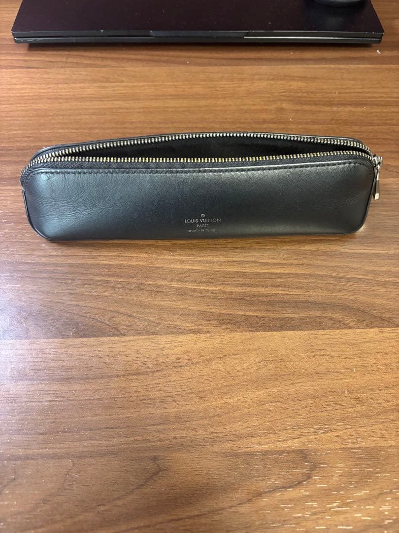 【美品】Louis Vuitton ブラックレザーペンケース