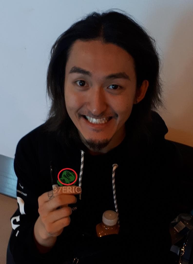 ONE OK ROCK ワンオクロック 直筆サイン入りギターピック