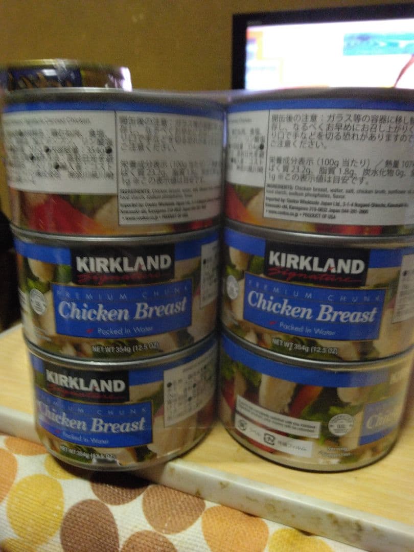 チキン缶42缶、いわしの水煮12缶、さばのみそ煮6缶、あずき3缶、