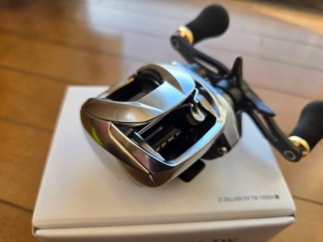 【美品】Daiwa　ダイワ　21ジリオンSVTW 100HL