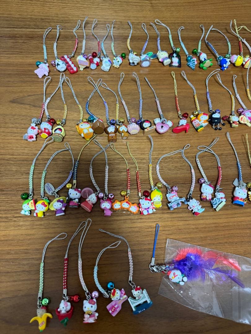 ハローキティ　根付け　66個