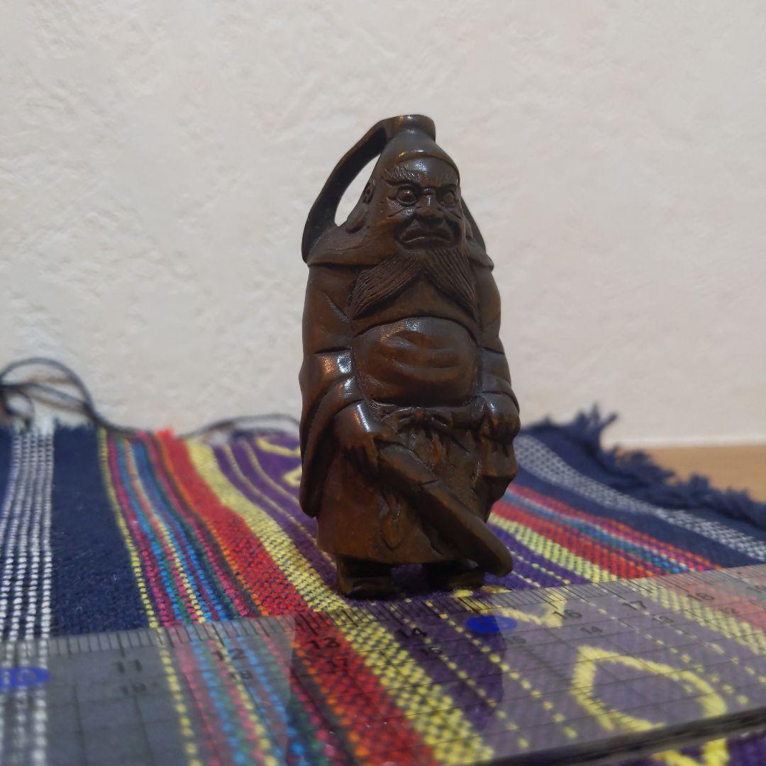 時代提げ物 緻密彫木製根付 在銘【鍾馗様】高さ約6.3cm 重さ約17ｇ厄除魔除